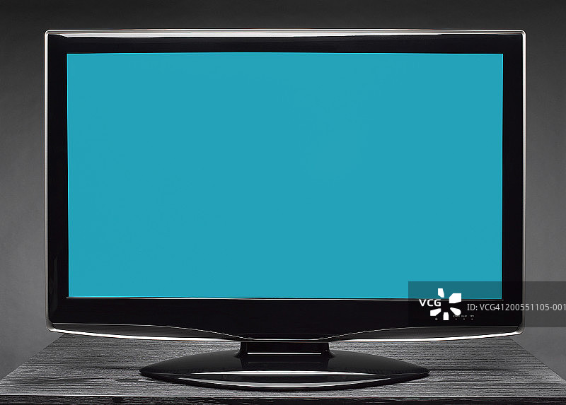 桌子上的宽屏电视图片素材