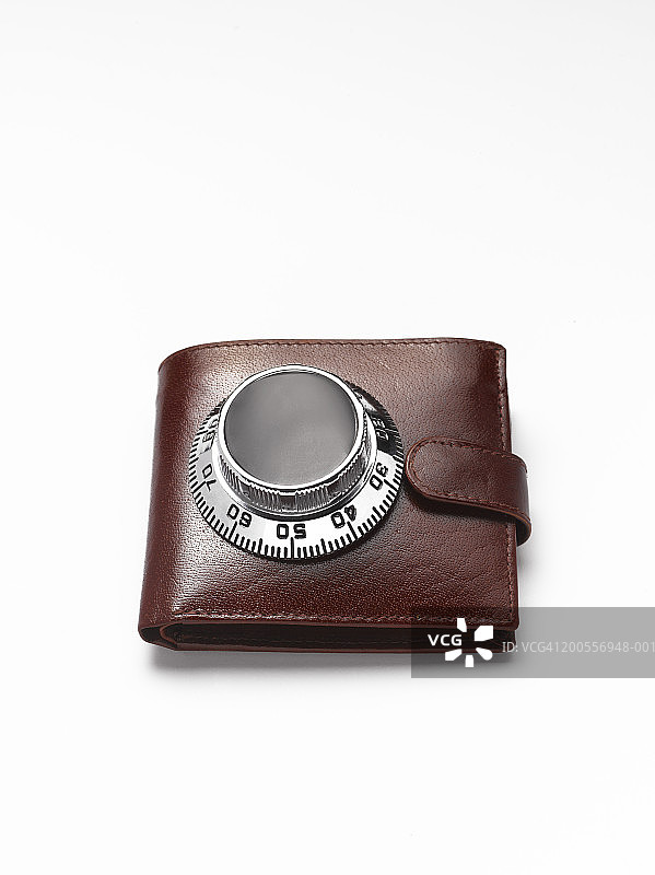 带安全拨盘的钱包特写图片素材