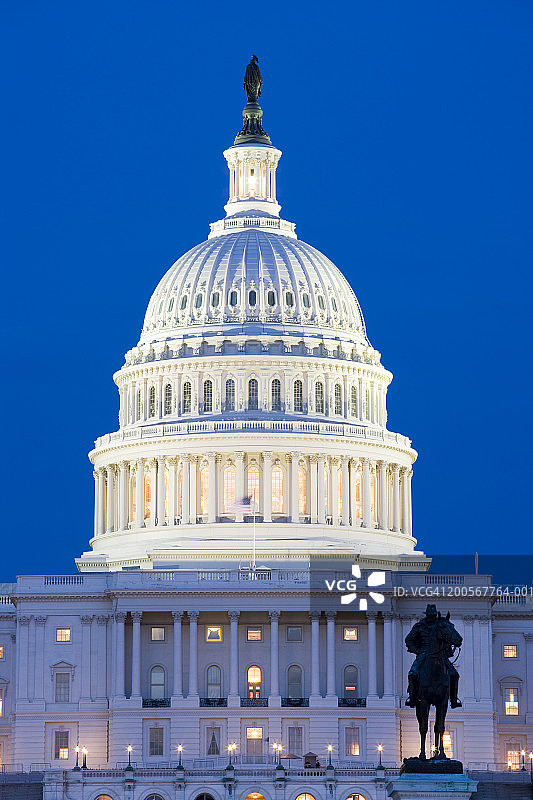 美国华盛顿特区黄昏时的国会大厦图片素材