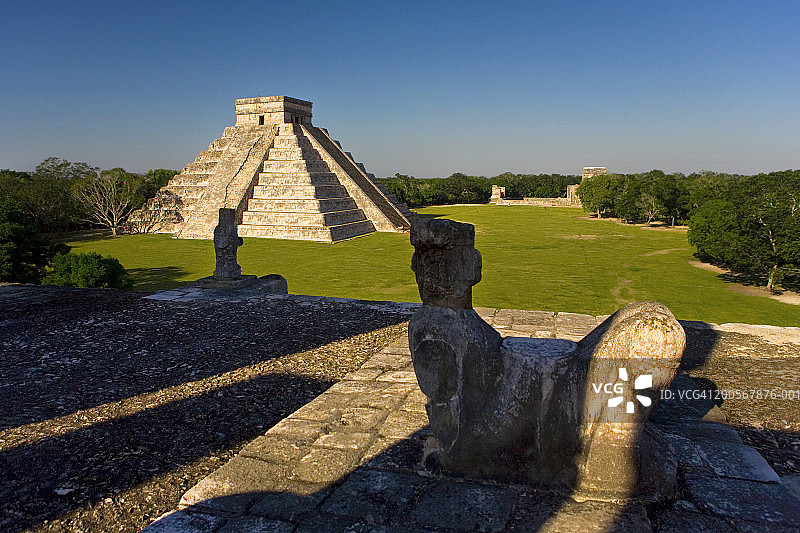 墨西哥尤卡坦奇琴伊察勇士神庙查克穆尔祭坛图片素材