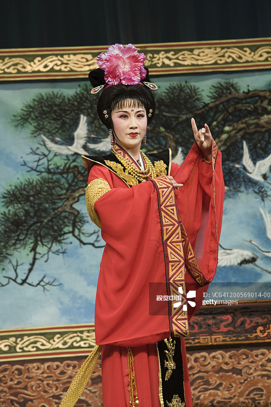 中国上海：逸夫剧院的戏曲表演者图片素材