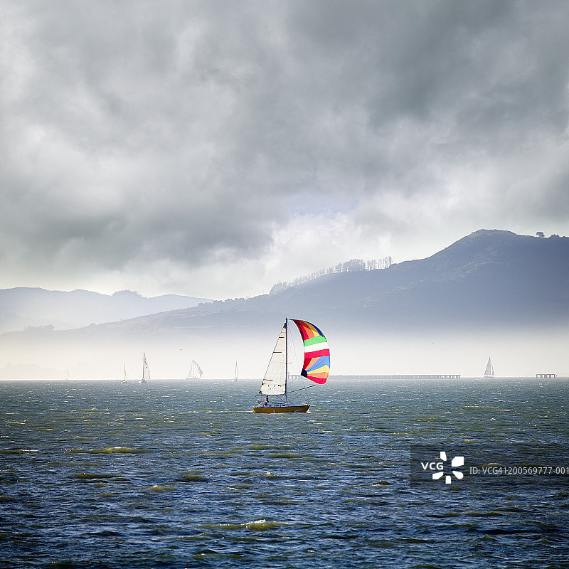 海湾帆船图片素材