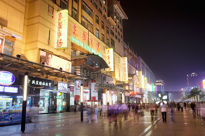 夜色下的王府井商业街图片素材