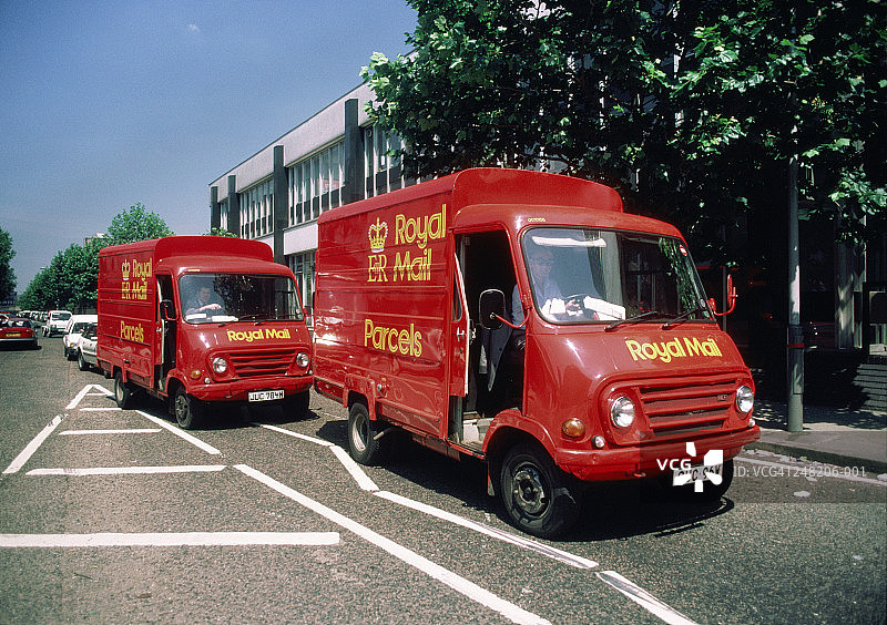 两辆英国皇家邮政货车图片素材