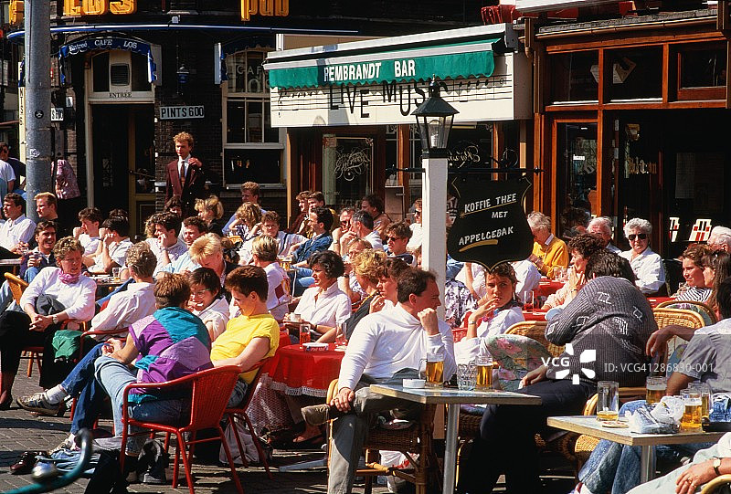 荷兰阿姆斯特丹伦勃朗广场户外咖啡馆图片素材