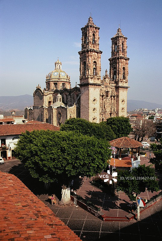 墨西哥塔斯科德阿拉尔孔：圣塞巴斯蒂安和圣普里斯卡教堂图片素材