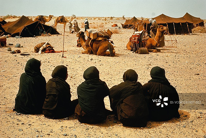 摩洛哥Erfoud附近撒哈拉沙漠的柏柏尔部落营地图片素材