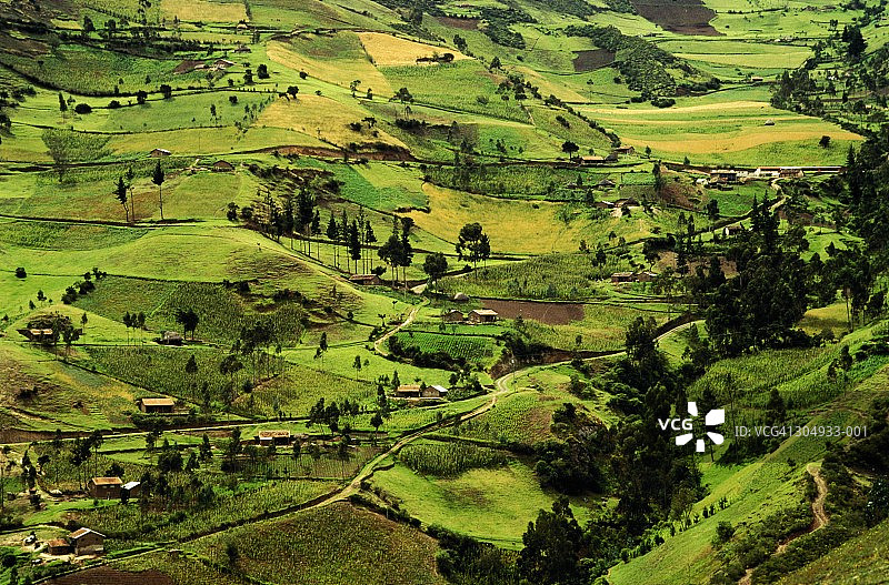 厄瓜多尔钦博拉索山丘农田景观图片素材