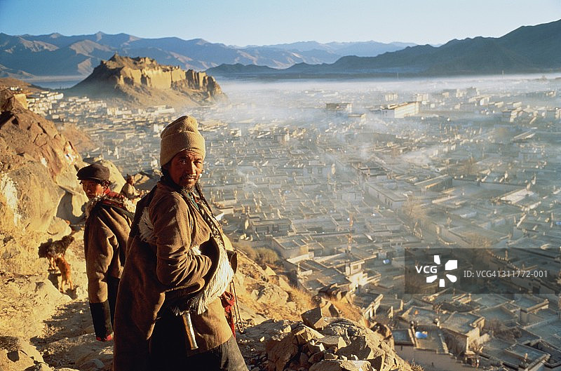 西藏日喀则朝圣者图片素材