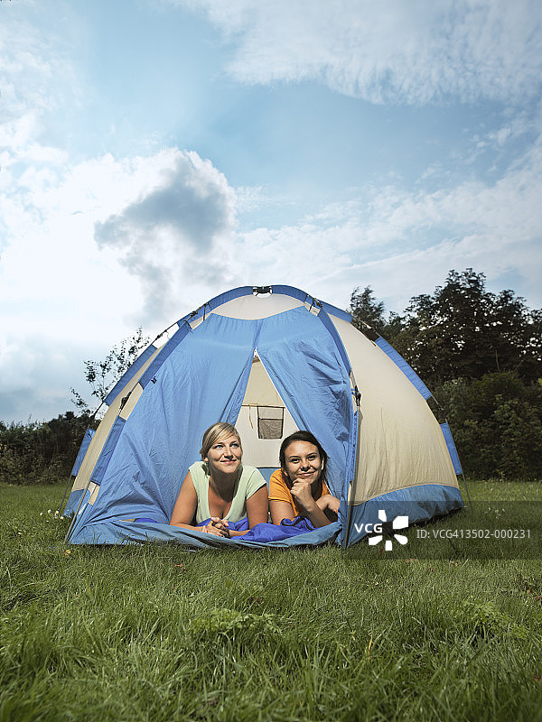 帐篷里的女人图片素材