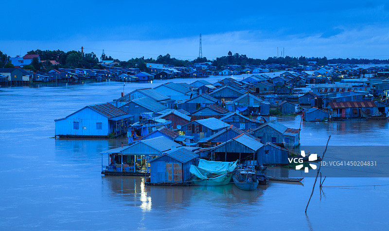 越南朱笃的水上房屋图片素材