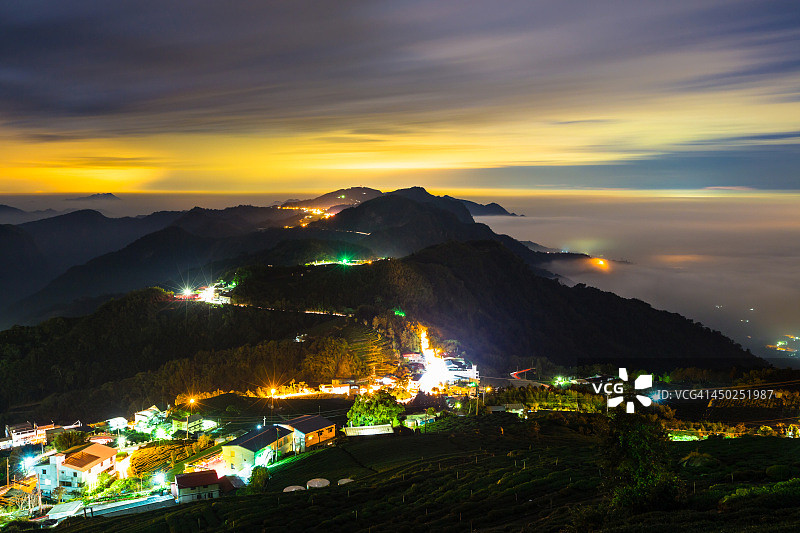 夜晚的山路图片素材