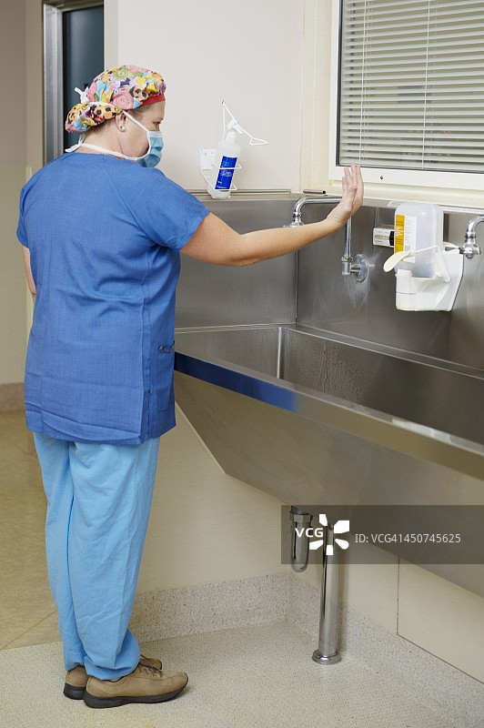 外科医生洗手图片素材