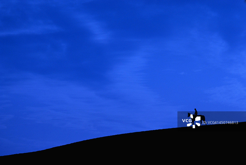 马和骑手的剪影图片素材