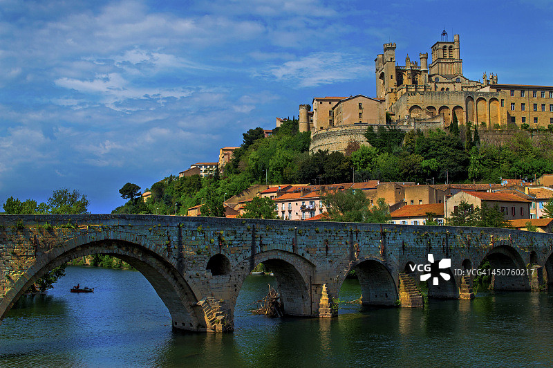 横跨奥布河的古桥图片素材