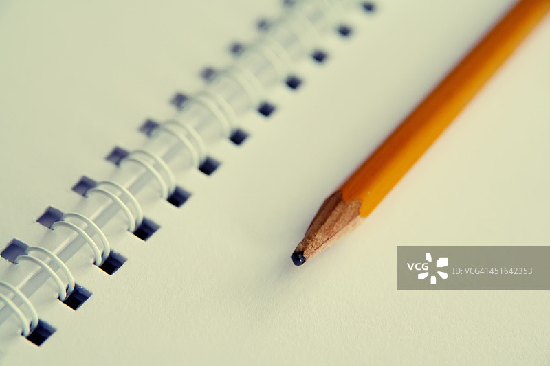 笔记本和铅笔图片素材