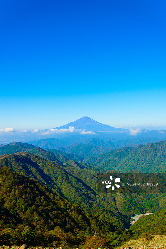 蓝天映衬下的风景图片素材