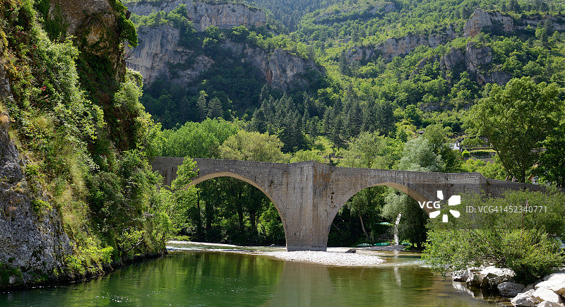 塔恩峡谷的旧桥图片素材