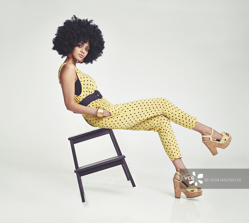 自信：完美的时尚配饰图片素材