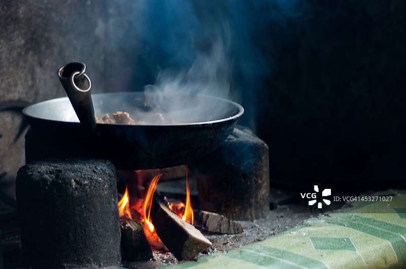 烹饪野生鸡肉阿斗波图片素材
