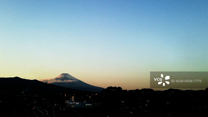 从三岛市眺望富士山图片素材