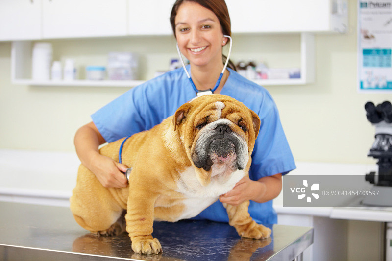 他是一个健康的大男孩！图片素材