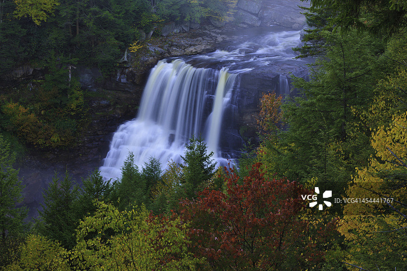 黑水瀑布图片素材