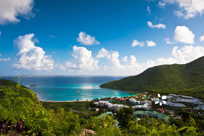 从圣马丁岛的马塞尔湾看东方湾图片素材