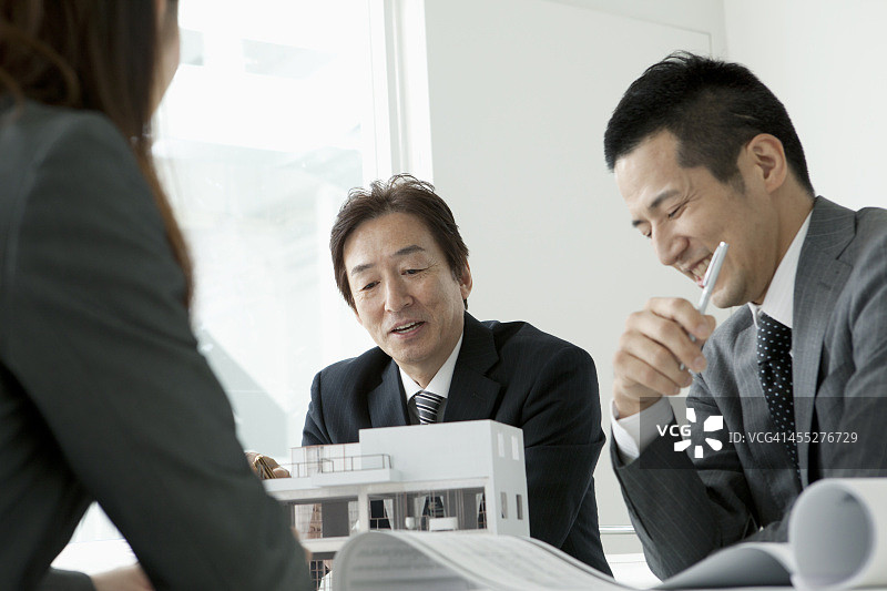 商务场景：三人会议图片素材