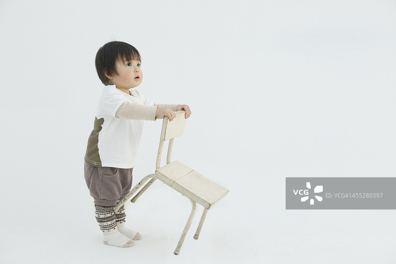 婴儿和椅子图片素材