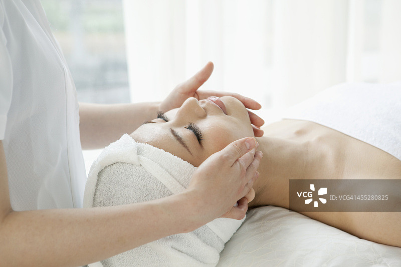 女子接受审美图片素材