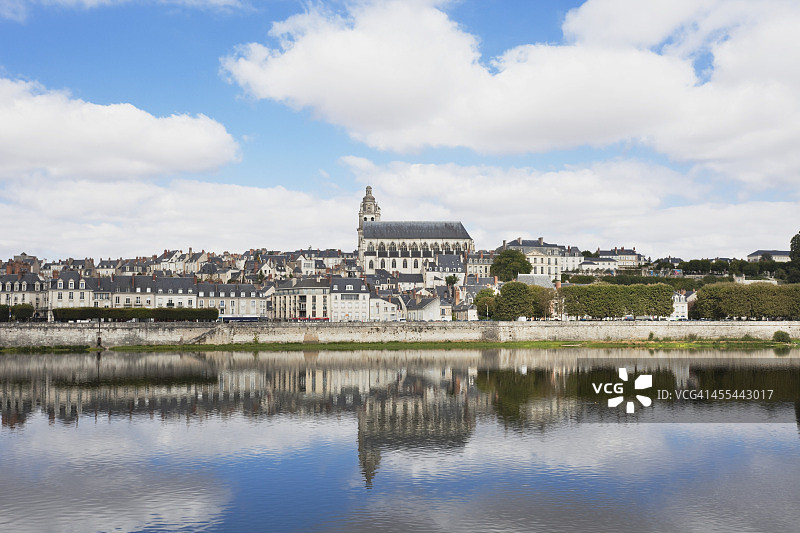 法国：雅克·加布里埃尔桥和圣路易大教堂景观图片素材