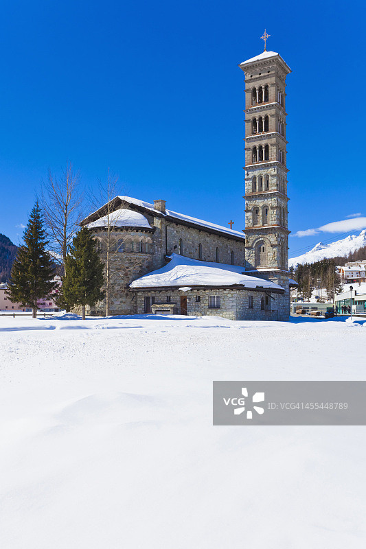 瑞士圣莫里茨圣卡尔教堂景观图片素材