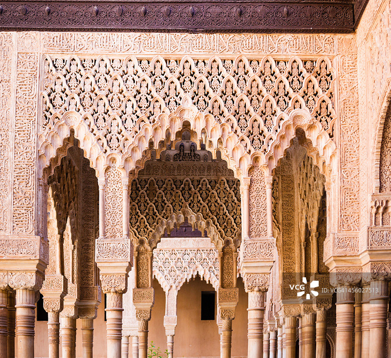 西班牙格拉纳达阿尔罕布拉宫的装饰细节图片素材