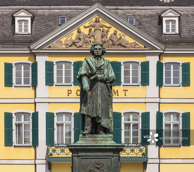 波恩明斯特广场的贝多芬纪念碑图片素材