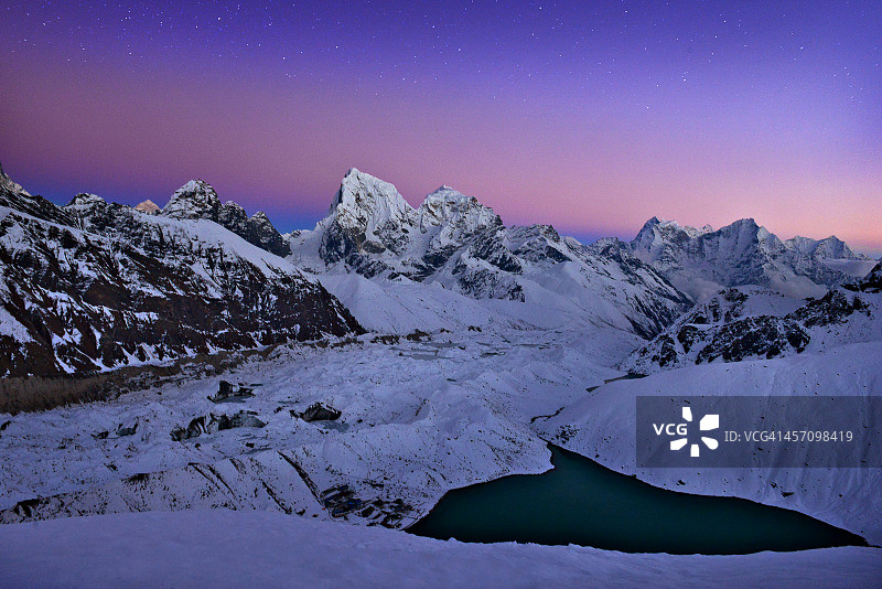 喜马拉雅山的夜晚图片素材