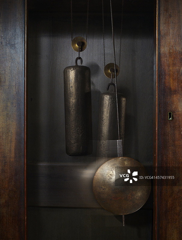 摆动的钟摆图片素材