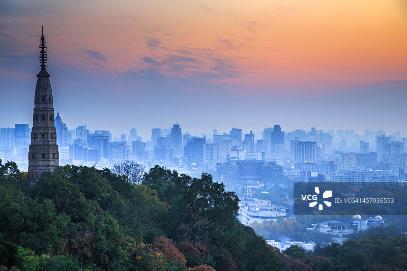 中国杭州保俶塔的黎明图片素材