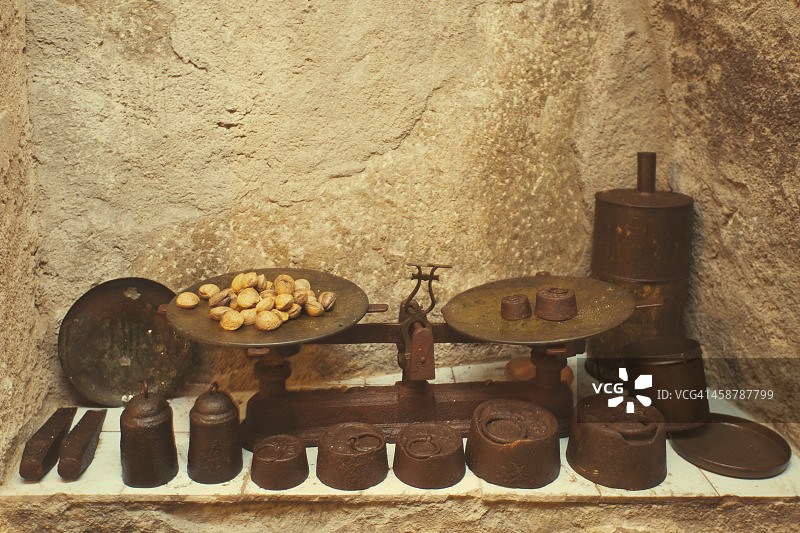 生锈的哑铃图片素材