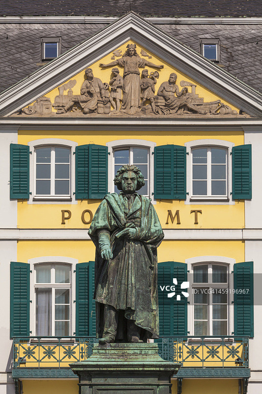 波恩明斯特广场的贝多芬纪念碑图片素材