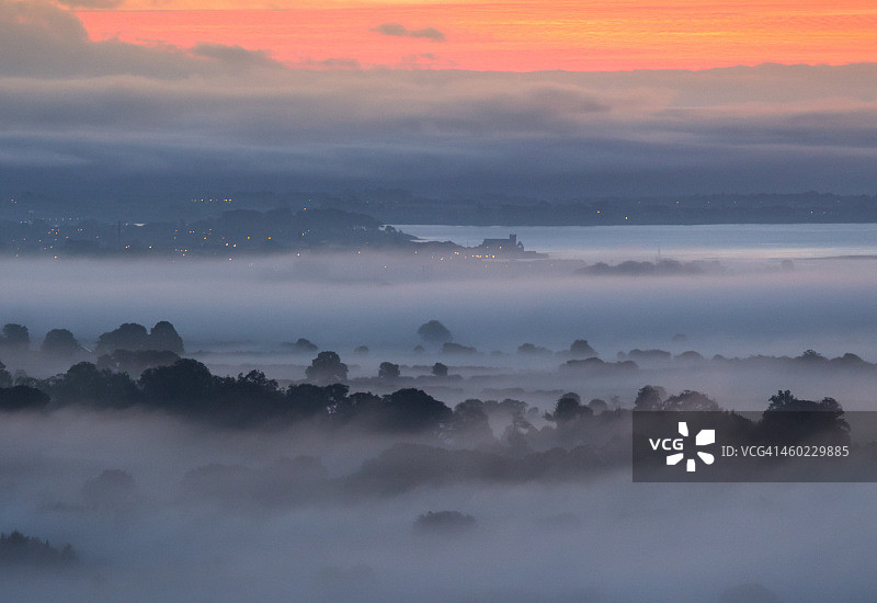 爱尔兰邓加 van 的低云氛围图片素材