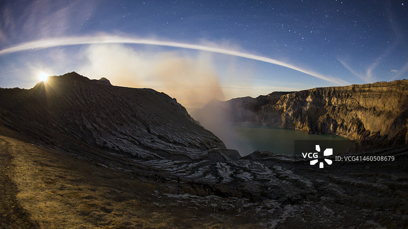 火山陨石坑（卡瓦伊真）图片素材