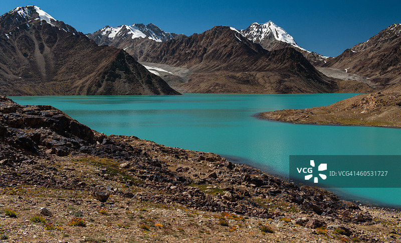 壮观的扎罗什-库尔高山湖（4518米）图片素材