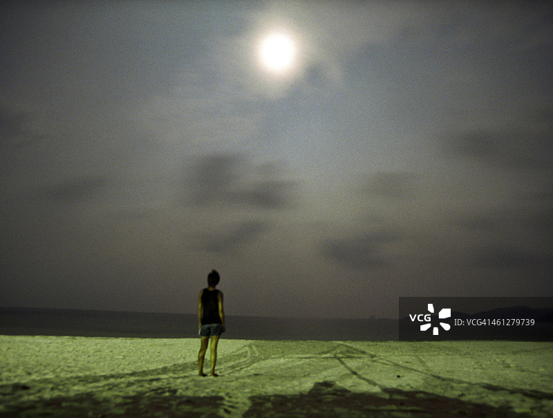 保持沉默图片素材