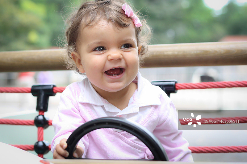 快乐的女孩图片素材