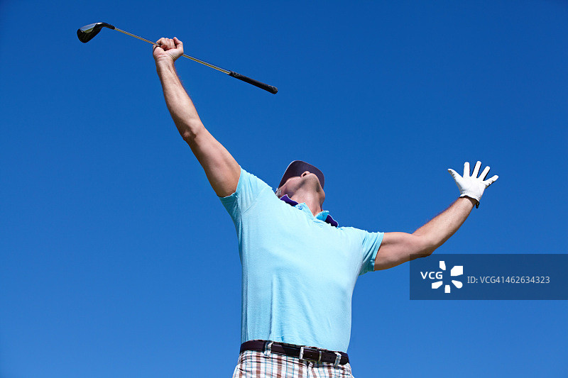 一杆进洞！我成功了！图片素材