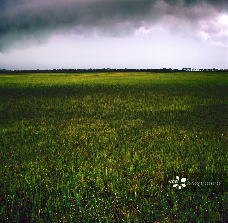 基瓦岛上的风暴图片素材