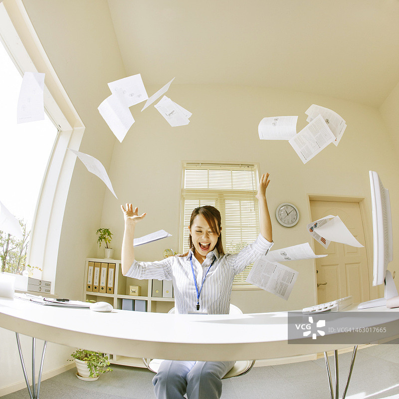 快乐兴奋的女商人图片素材