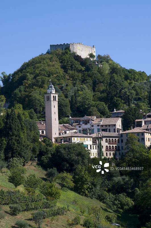 意大利阿索洛小镇和堡垒图片素材