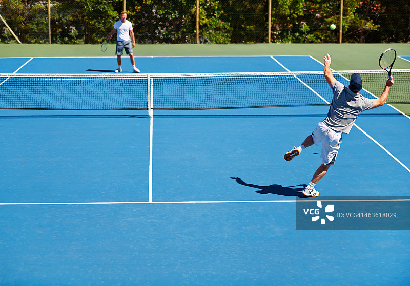 决心回击的发球图片素材